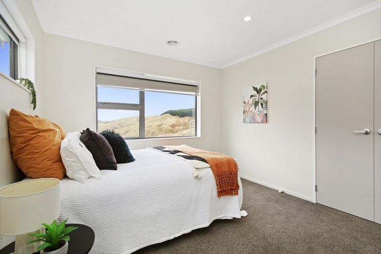 Photo of property in 127 Amesbury Drive, Churton Park, Wellington, 6037