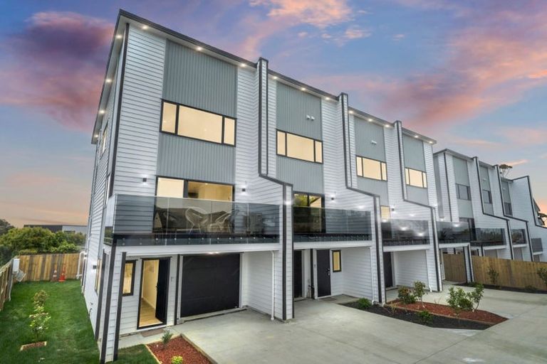 Photo of property in 1/18 Hutchinsons Road, Bucklands Beach, Auckland, 2014