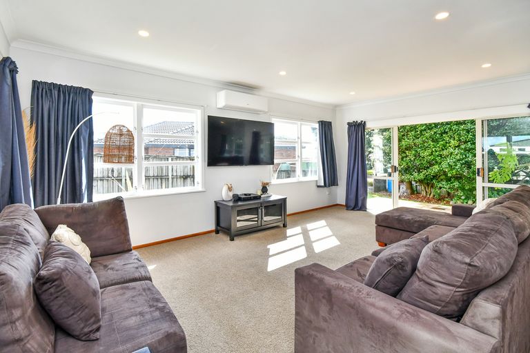 Photo of property in 15 Les Marston Place, Pukekohe, 2120