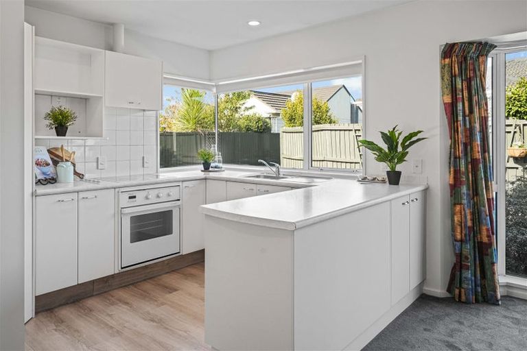 Photo of property in 60a Middlepark Road, Sockburn, Christchurch, 8042