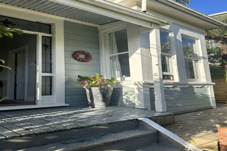 Photo of property in 10 Garfield Street, Brooklyn, Wellington, 6021