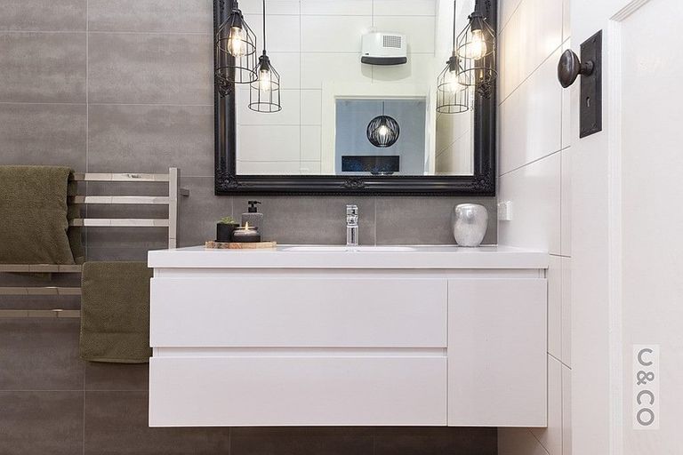 Photo of property in 30-32 Great North Road, Riverhead, 0820