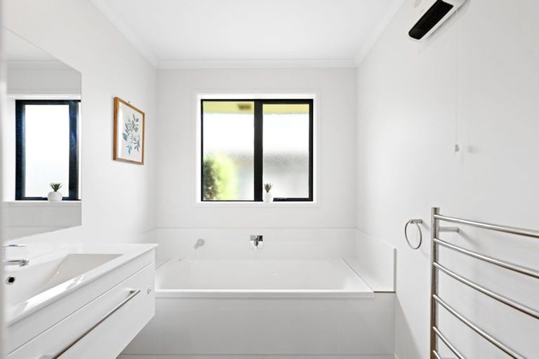 Photo of property in 253 Dixon Road, Fitzroy, Hamilton, 3206