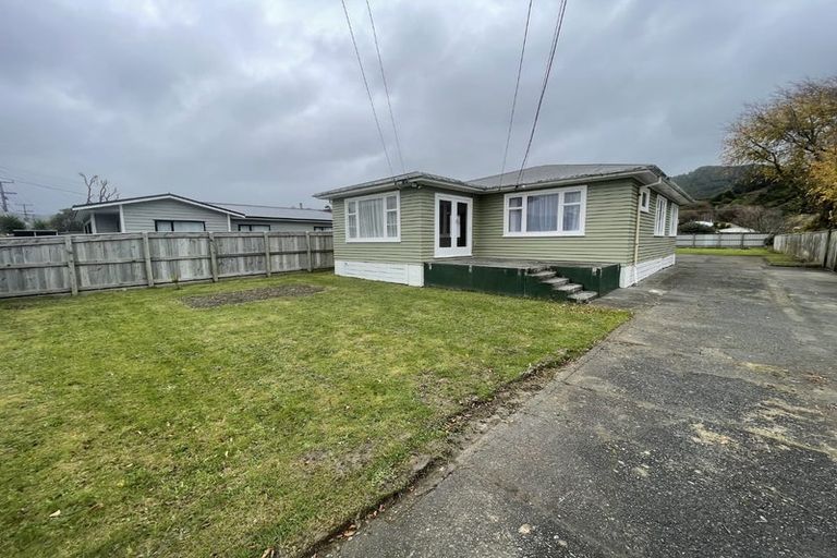 Photo of property in 91 Wainuiomata Road, Wainuiomata, Lower Hutt, 5014