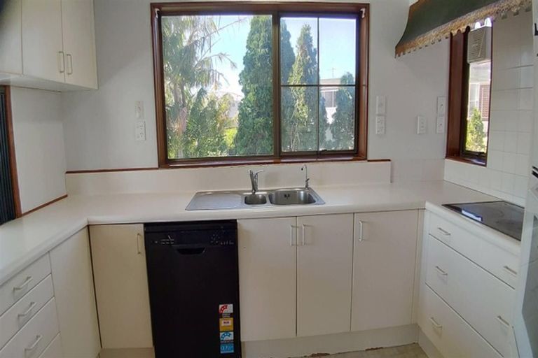 Photo of property in 1/37 Rangitoto Terrace, Milford, Auckland, 0620
