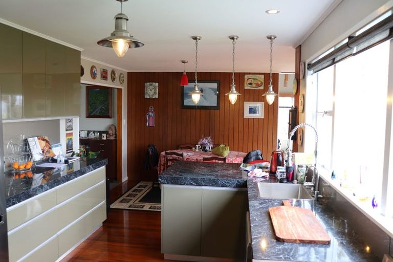 Photo of property in 65 Gorge Road, Maungaturoto, 0520