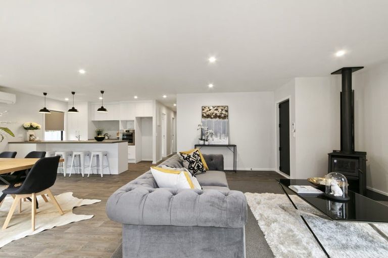 Photo of property in 38 Sunny Grove, Wainuiomata, Lower Hutt, 5014