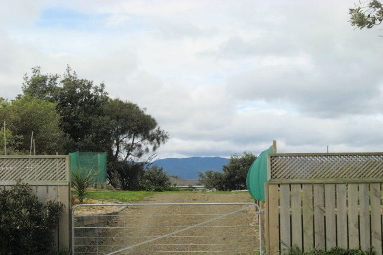Photo of property in 34 Sarah Street, Waikawa Beach, Manakau, 5573
