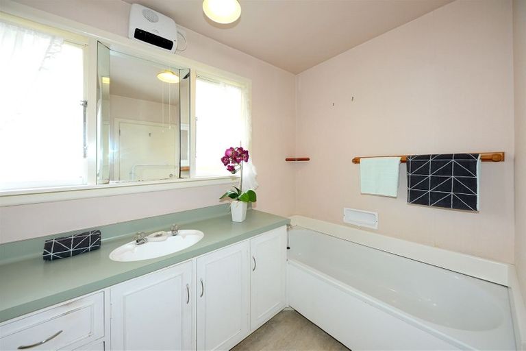 Photo of property in 34 Deepdale Street, Burnside, Christchurch, 8053