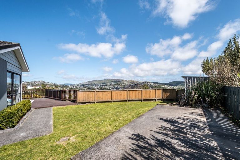 Photo of property in 15 Maraval Crescent, Grenada Village, Wellington, 6037