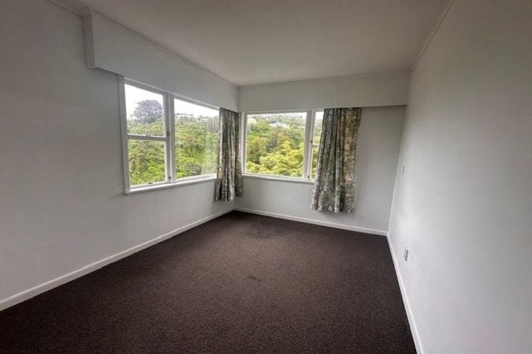 Photo of property in 88 Newlands Road, Newlands, Wellington, 6037