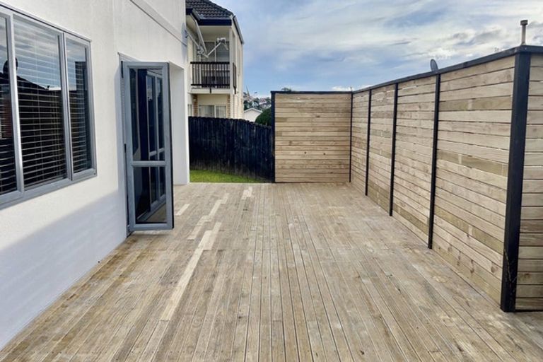 Photo of property in 2/90 Pupuke Road, Hillcrest, Auckland, 0627