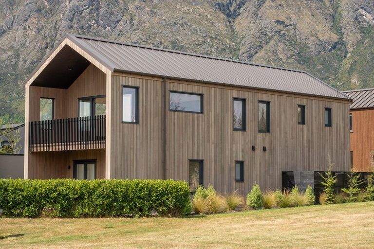 Photo of property in 22 Soudley Court, Jacks Point, Queenstown, 9371