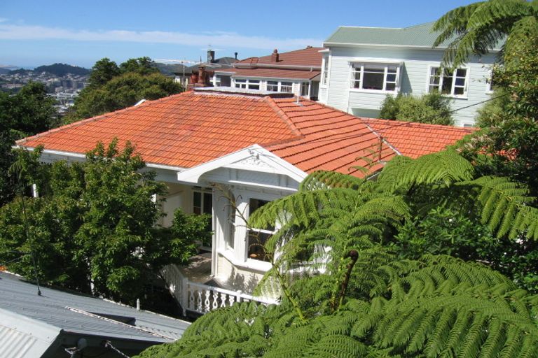 Photo of property in 27 Central Terrace, Kelburn, Wellington, 6012