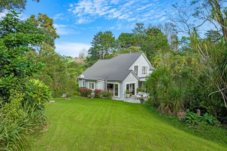 Photo of property in 18b Hobbs Road, Matakatia, Whangaparaoa, 0930