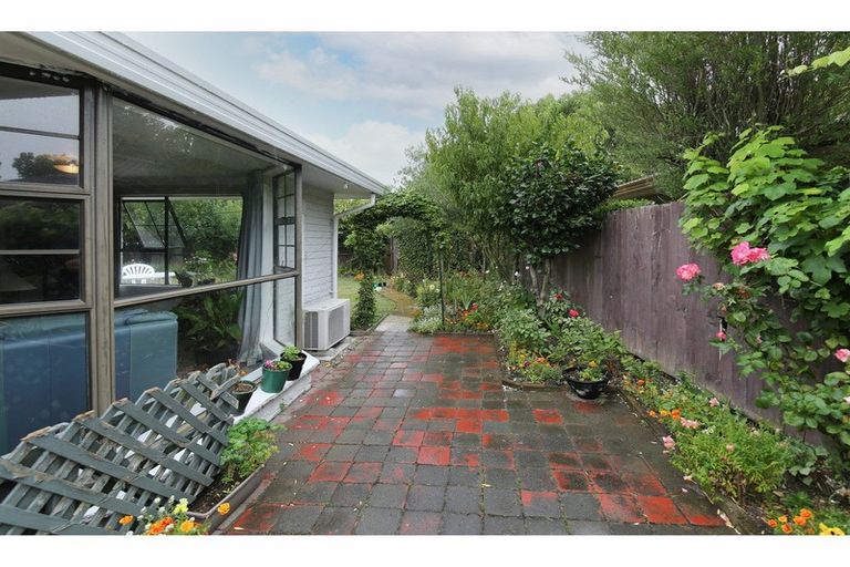 Photo of property in 2/37 Karnak Crescent, Russley, Christchurch, 8042