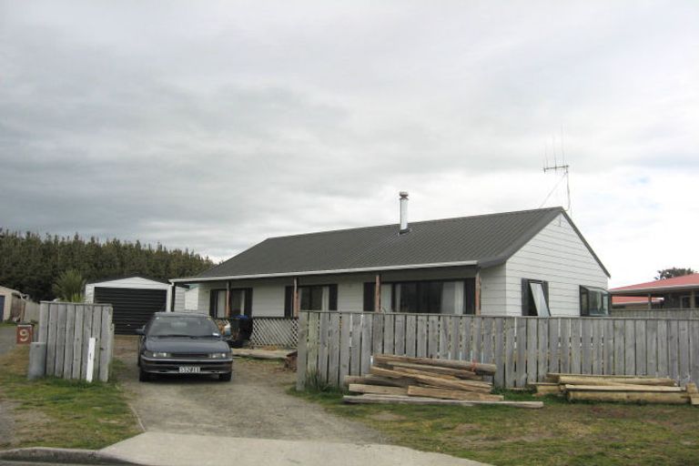 Photo of property in 3 Taonui Street, Waitarere Beach, Levin, 5510