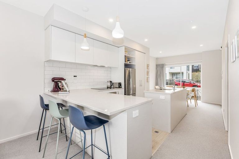 Photo of property in 34 Koreke Close, Kenepuru, Porirua, 5022