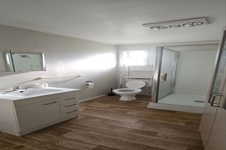 Photo of property in 326 Roscommon Road, Clendon Park, Auckland, 2103