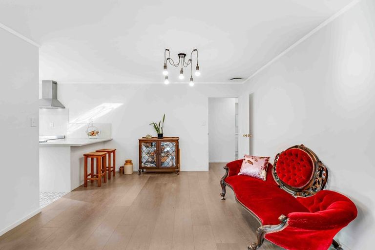 Photo of property in 2/19 Sailfish Drive, West Harbour, Auckland, 0618