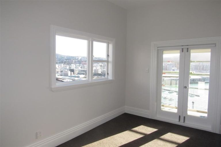 Photo of property in 67 Hawker Street, Mount Victoria, Wellington, 6011