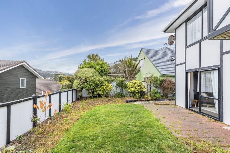 Photo of property in 2 Erskine Close, Island Bay, Wellington, 6023