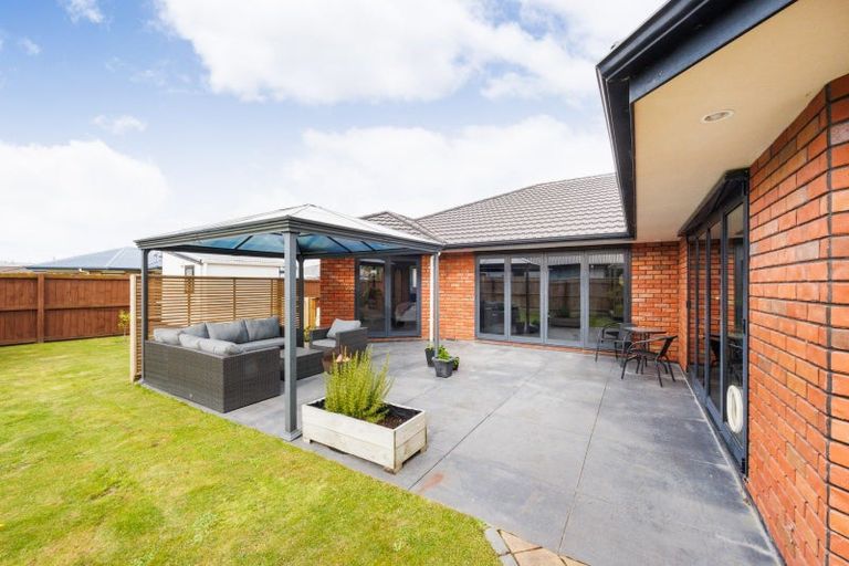 Photo of property in 17 Daniel Place, Kelvin Grove, Palmerston North, 4414