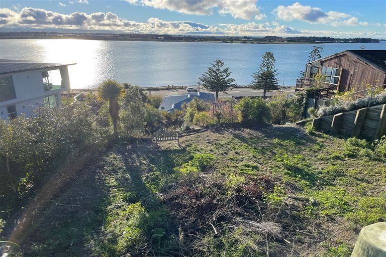 Photo of property in 24 The Brae, Mount Pleasant, Christchurch, 8081