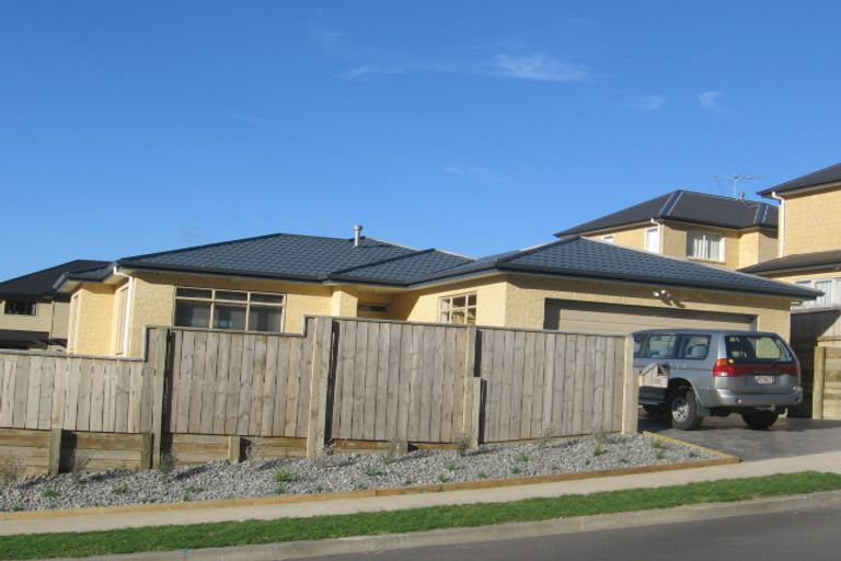 Photo of property in 37 Erlestoke Crescent, Churton Park, Wellington, 6037
