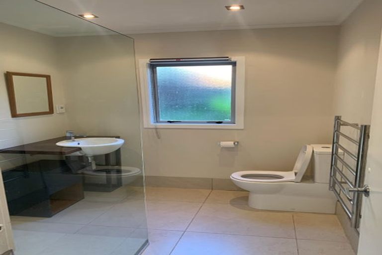 Photo of property in 34 Mappin Place, Chatswood, Auckland, 0626