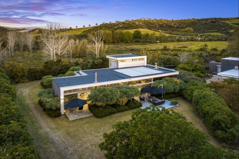 Photo of property in 64 Taumata Road, Omaha, 0986