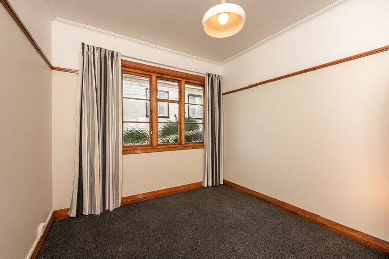 Photo of property in Ionian Flats, 123-125 Brougham Street, Mount Victoria, Wellington, 6011