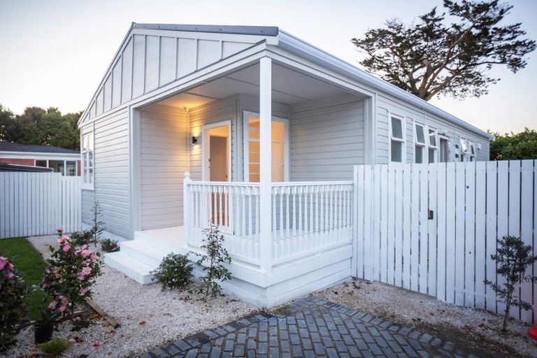 Photo of property in 26b Clinton Avenue, Te Atatu Peninsula, Auckland, 0610