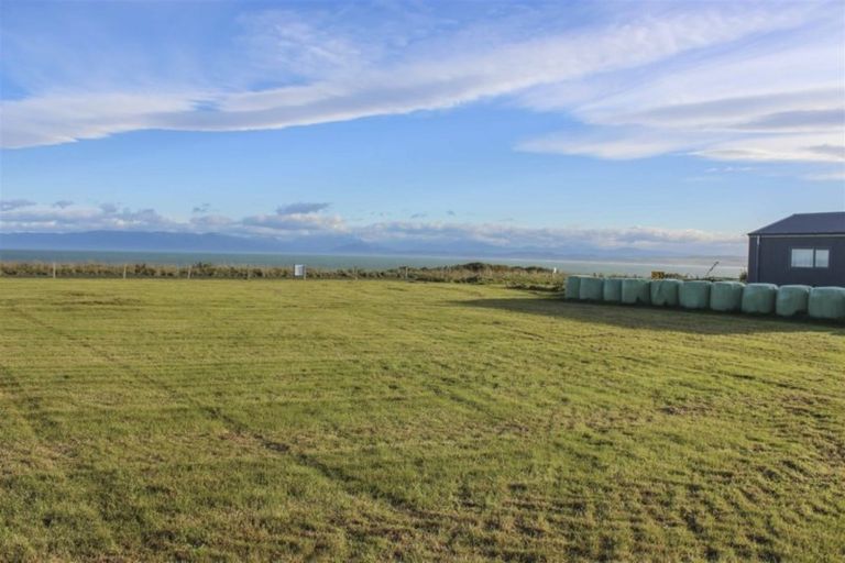 Photo of property in 7 Tamatea Street, Pahia, Riverton, 9881