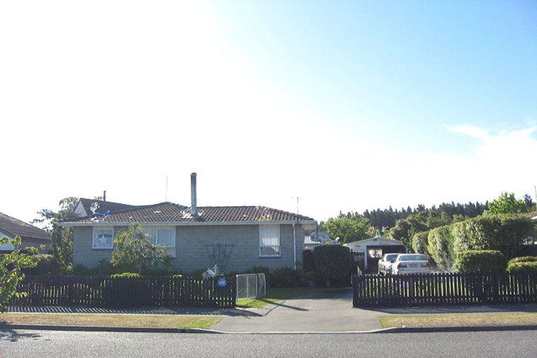 Photo of property in 35 Valecrest Avenue, Parklands, Christchurch, 8083