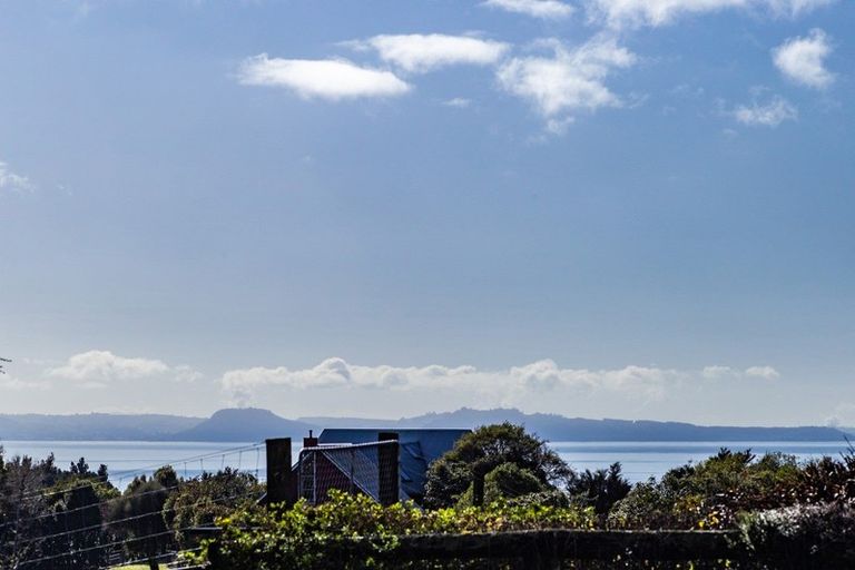 Photo of property in 17 Parerohi Grove, Kuratau, Turangi, 3381