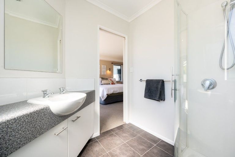 Photo of property in 81 Kensington Drive, Taradale, Napier, 4112