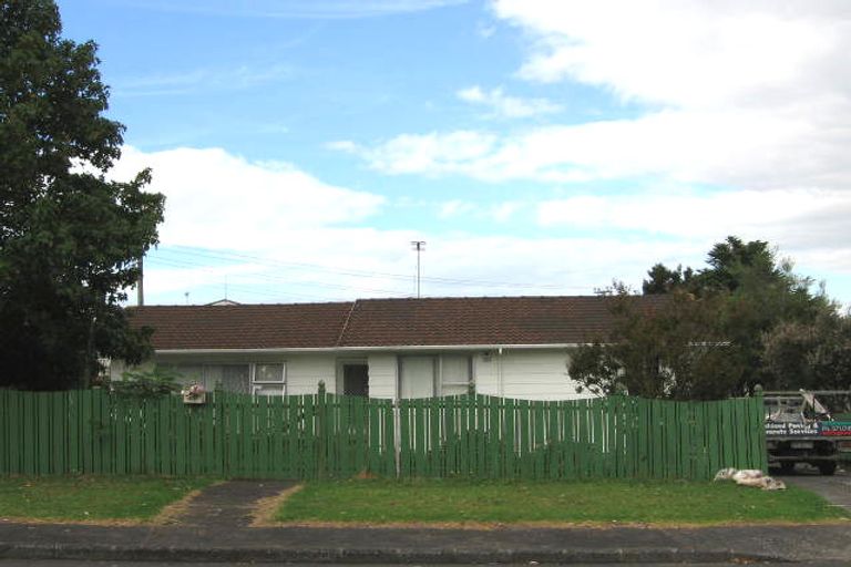Photo of property in 42 Harmel Road, Glendene, Auckland, 0602