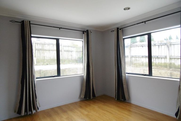 Photo of property in 72 Glenveagh Park Drive, Weymouth, Auckland, 2103