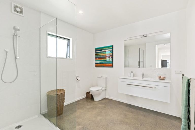 Photo of property in 10 Te Mauri Place, Omaha, 0986