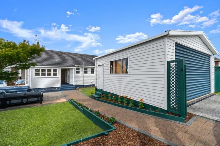 Photo of property in 47 Philomel Crescent, Bayswater, Auckland, 0622