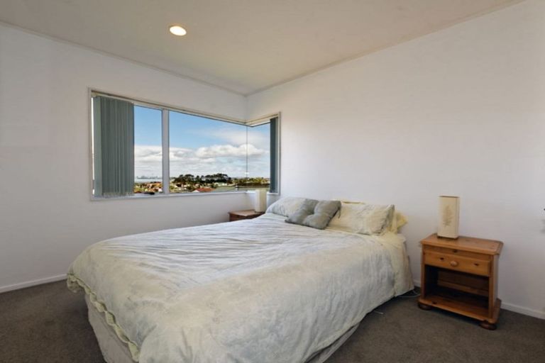 Photo of property in 26 Tornado Place, West Harbour, Auckland, 0618