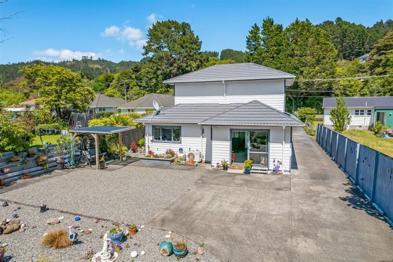 Photo of property in 25a Pinehaven Road, Pinehaven, Upper Hutt, 5019