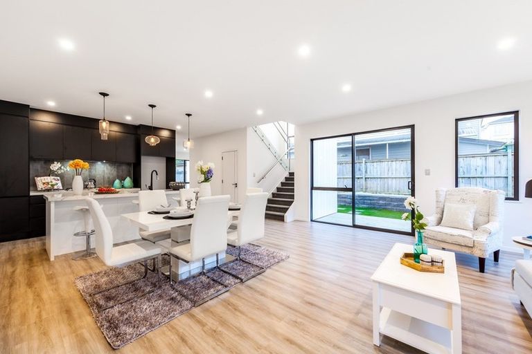 Photo of property in 6 Carder Holland Way, Hobsonville, Auckland, 0618