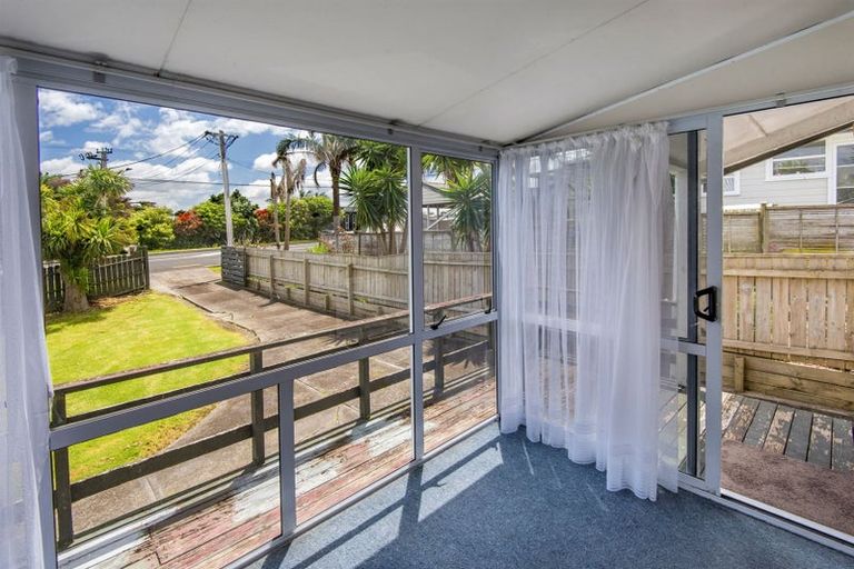 Photo of property in 20 Bay Street, Red Beach, 0932