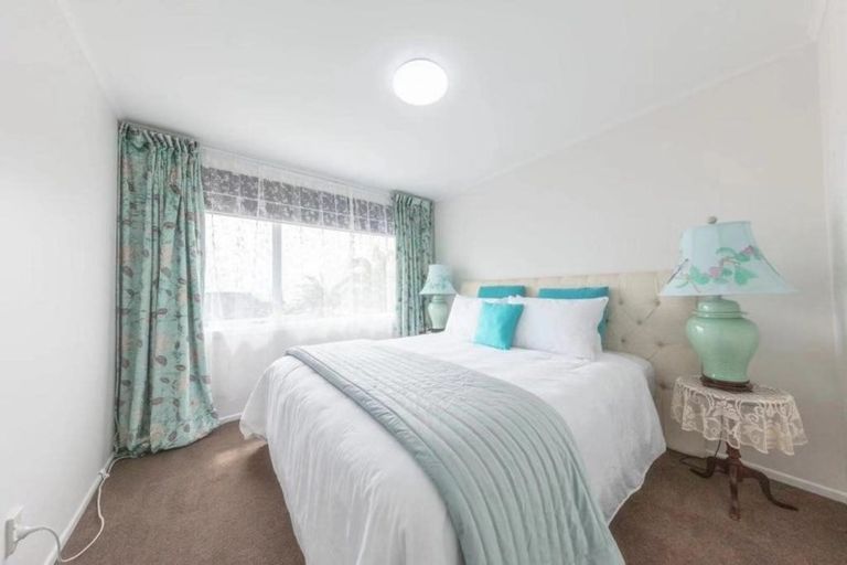 Photo of property in 84 Mellons Bay Road, Mellons Bay, Auckland, 2014