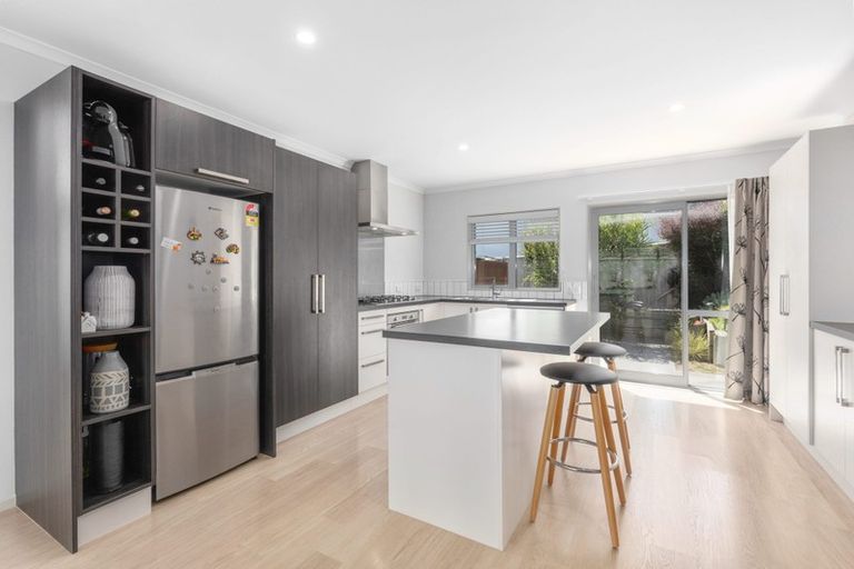 Photo of property in 6 Grace Cove, Aotea, Porirua, 5024