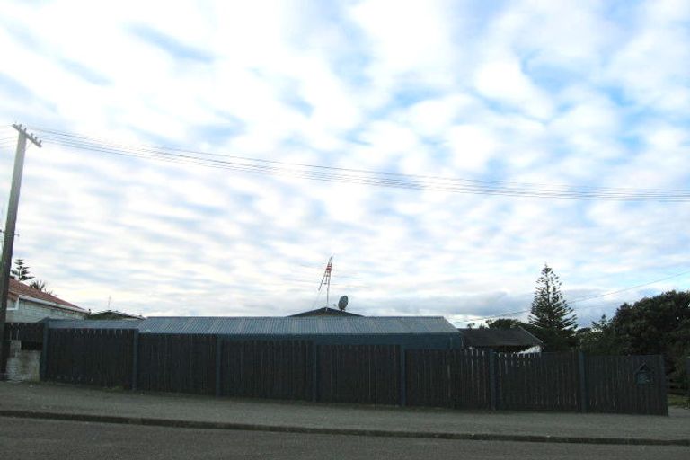 Photo of property in 2 Rupini Street, Otaki Beach, Otaki, 5512