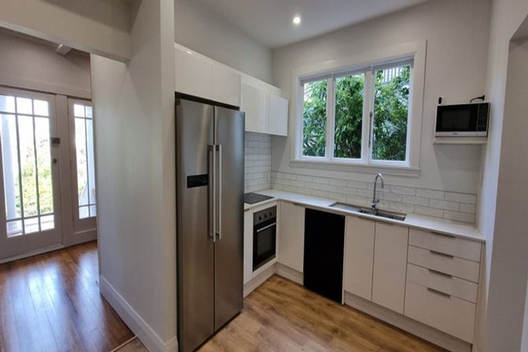 Photo of property in 16 Raroa Road, Kelburn, Wellington, 6012