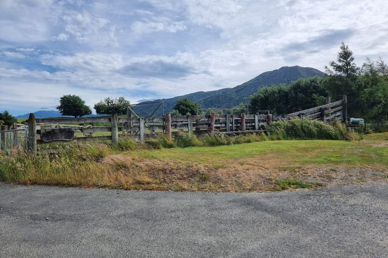 Photo of property in 72 Hotham Street, Murchison, 7007